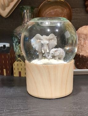 Partylite Natures Wonder Love Seregeti Elephant Snow Globe Votive Candle Holder